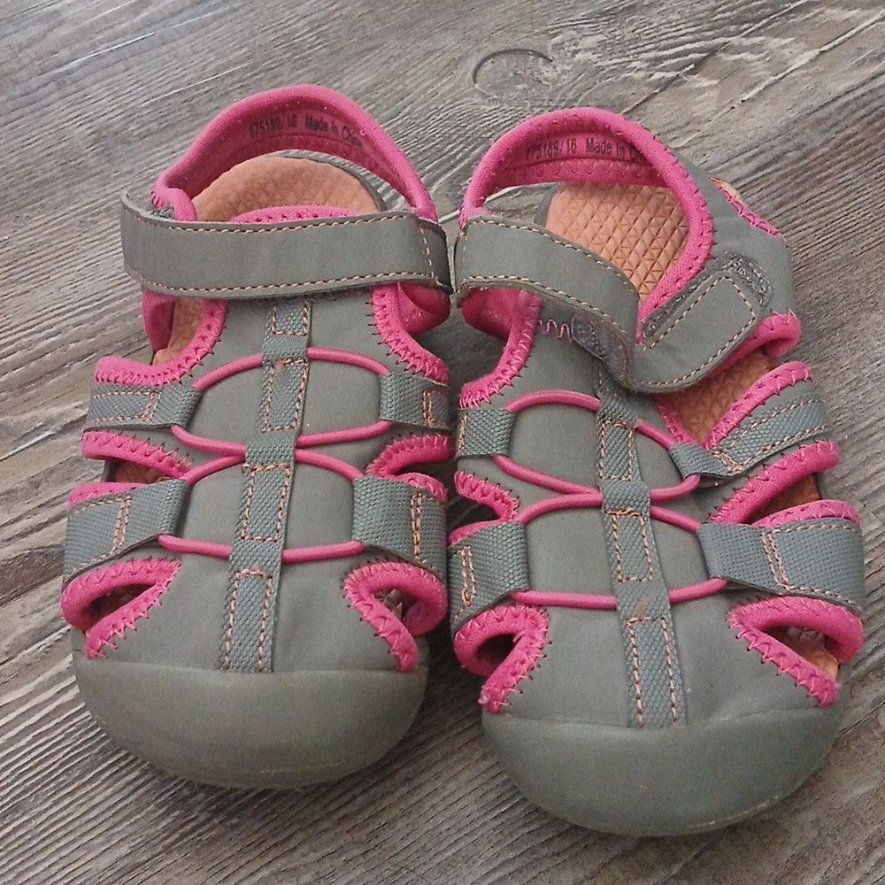 Rugged Outback sandals  Sz 10 EUC worn once